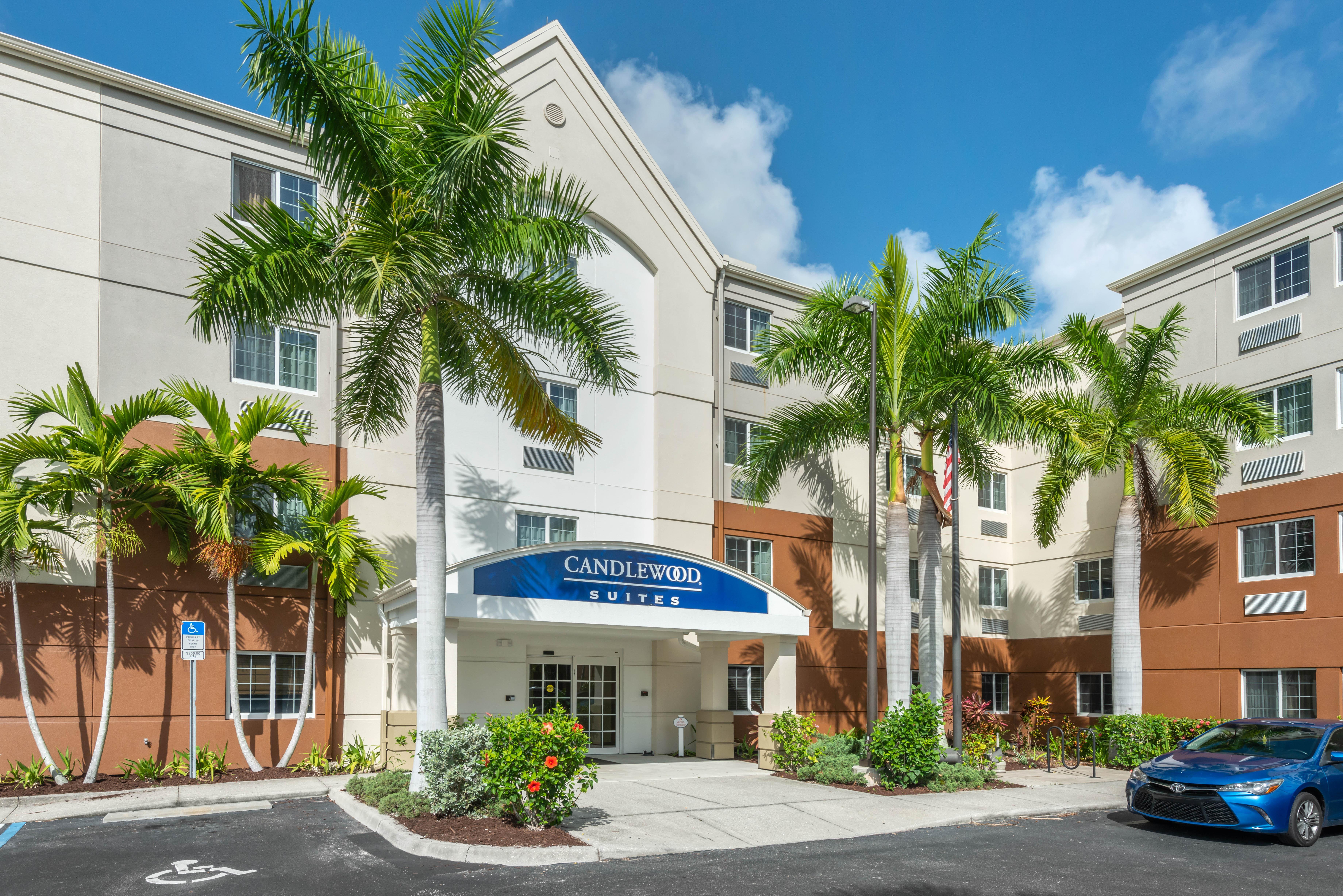 Candlewood Suites Fort Myers/Sanibel Gateway By Ihg Eksteriør billede
