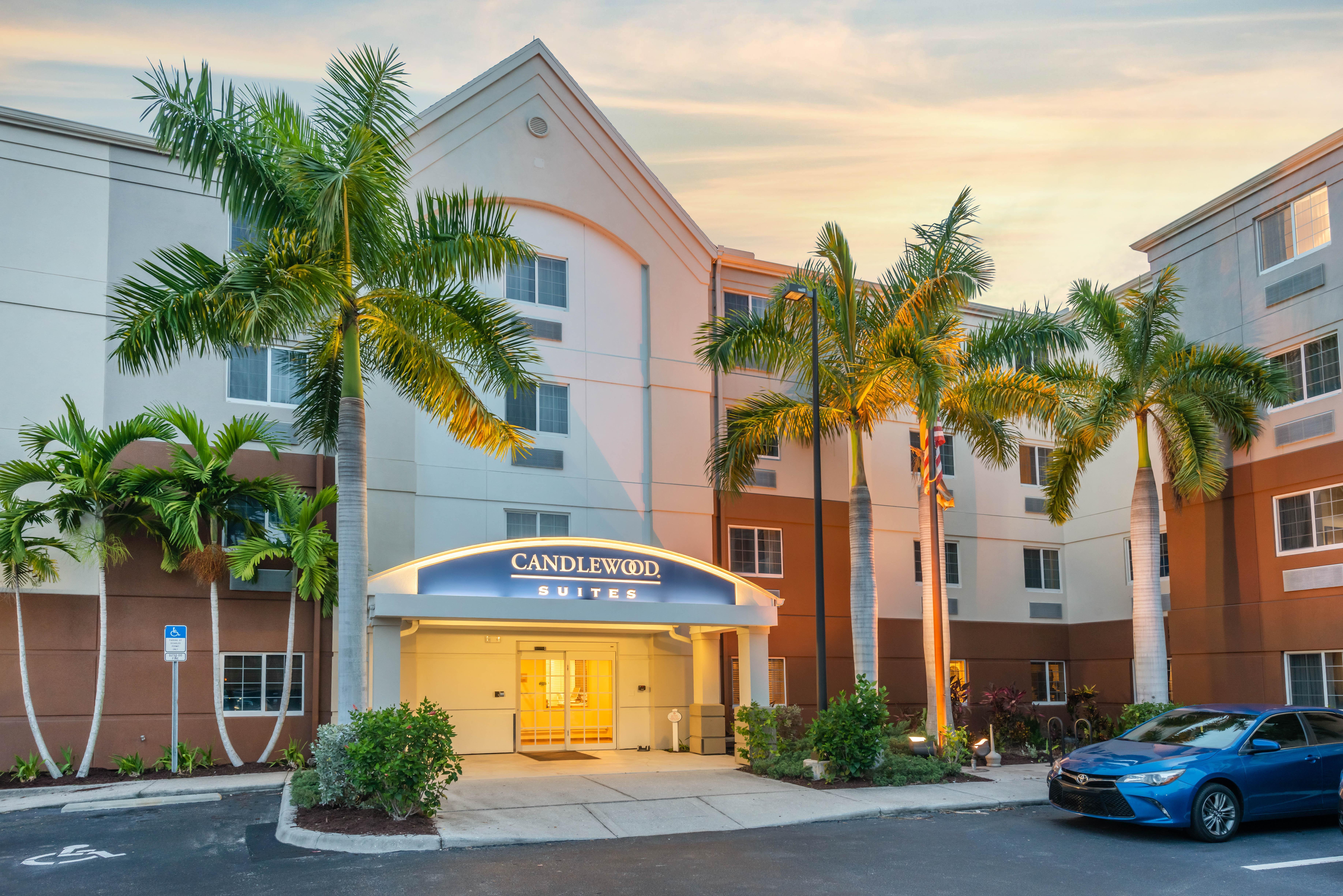 Candlewood Suites Fort Myers/Sanibel Gateway By Ihg Eksteriør billede