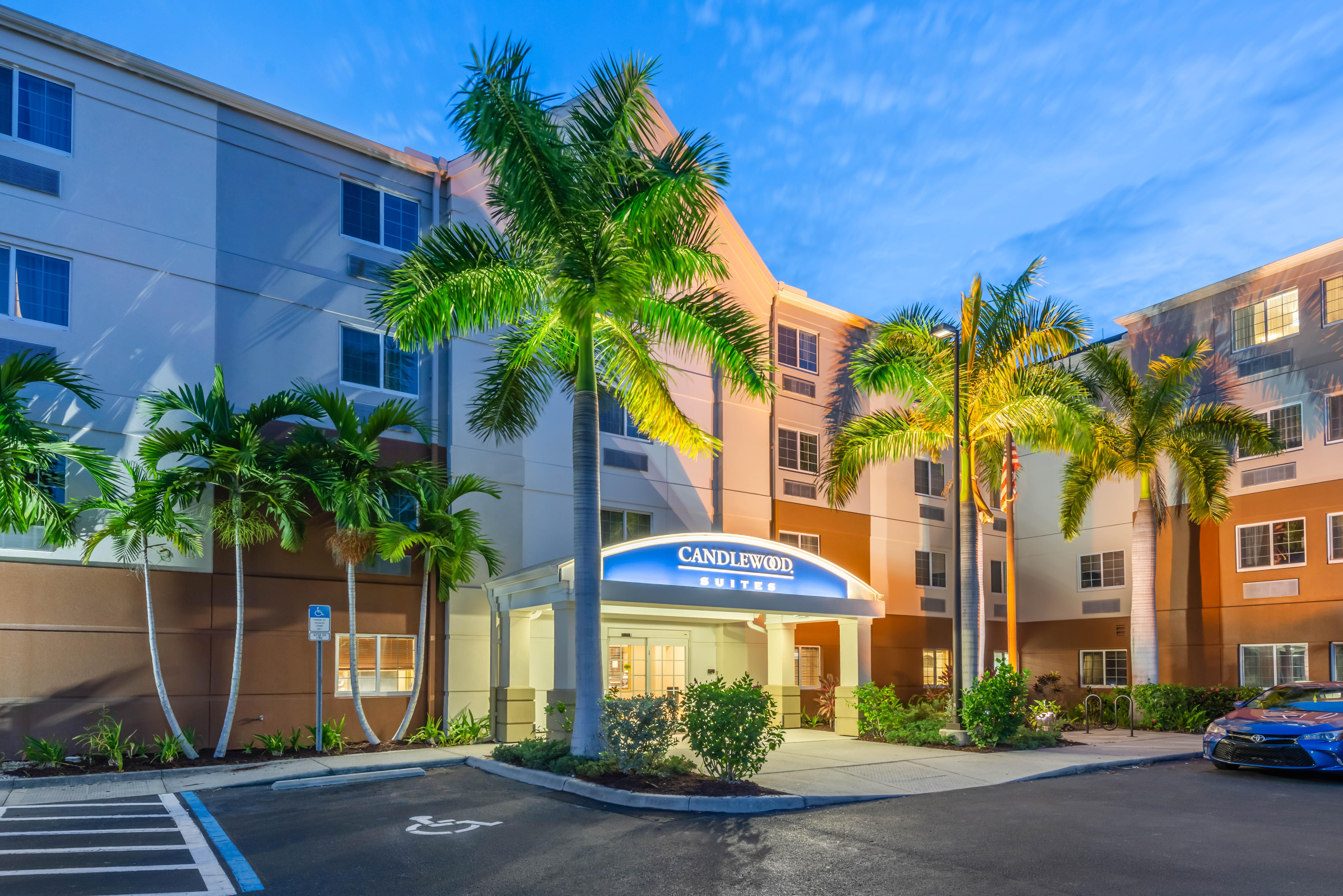 Candlewood Suites Fort Myers/Sanibel Gateway By Ihg Eksteriør billede