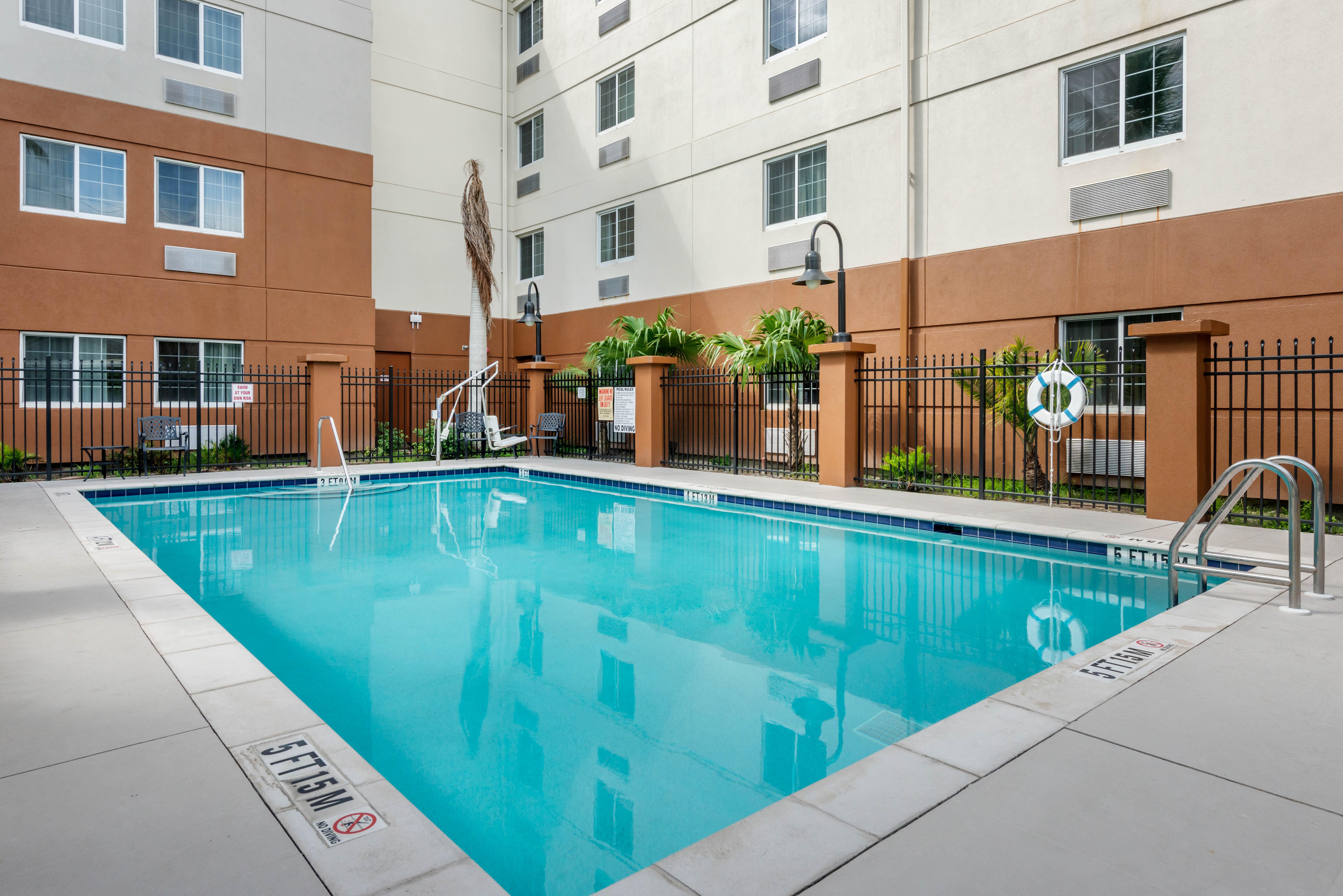 Candlewood Suites Fort Myers/Sanibel Gateway By Ihg Eksteriør billede
