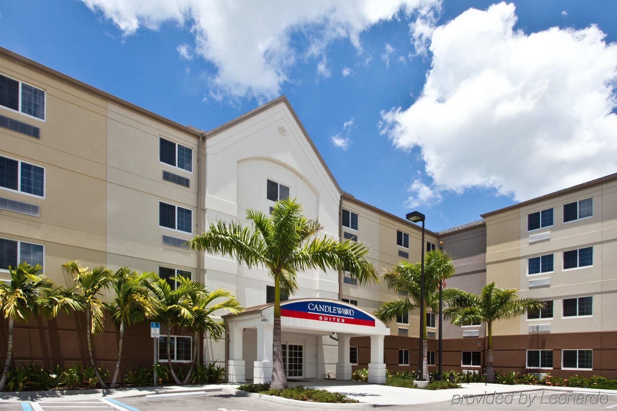 Candlewood Suites Fort Myers/Sanibel Gateway By Ihg Eksteriør billede