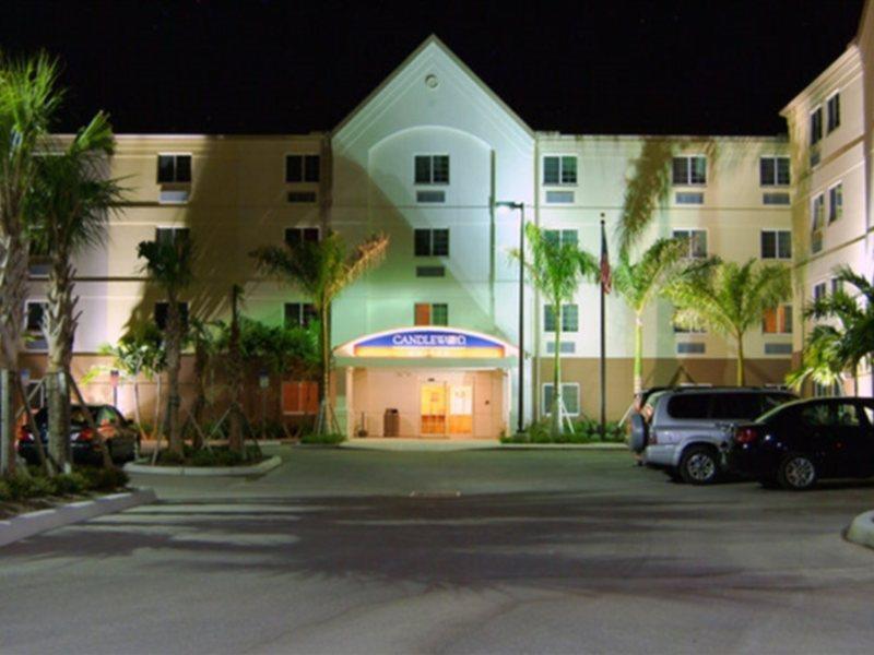 Candlewood Suites Fort Myers/Sanibel Gateway By Ihg Eksteriør billede