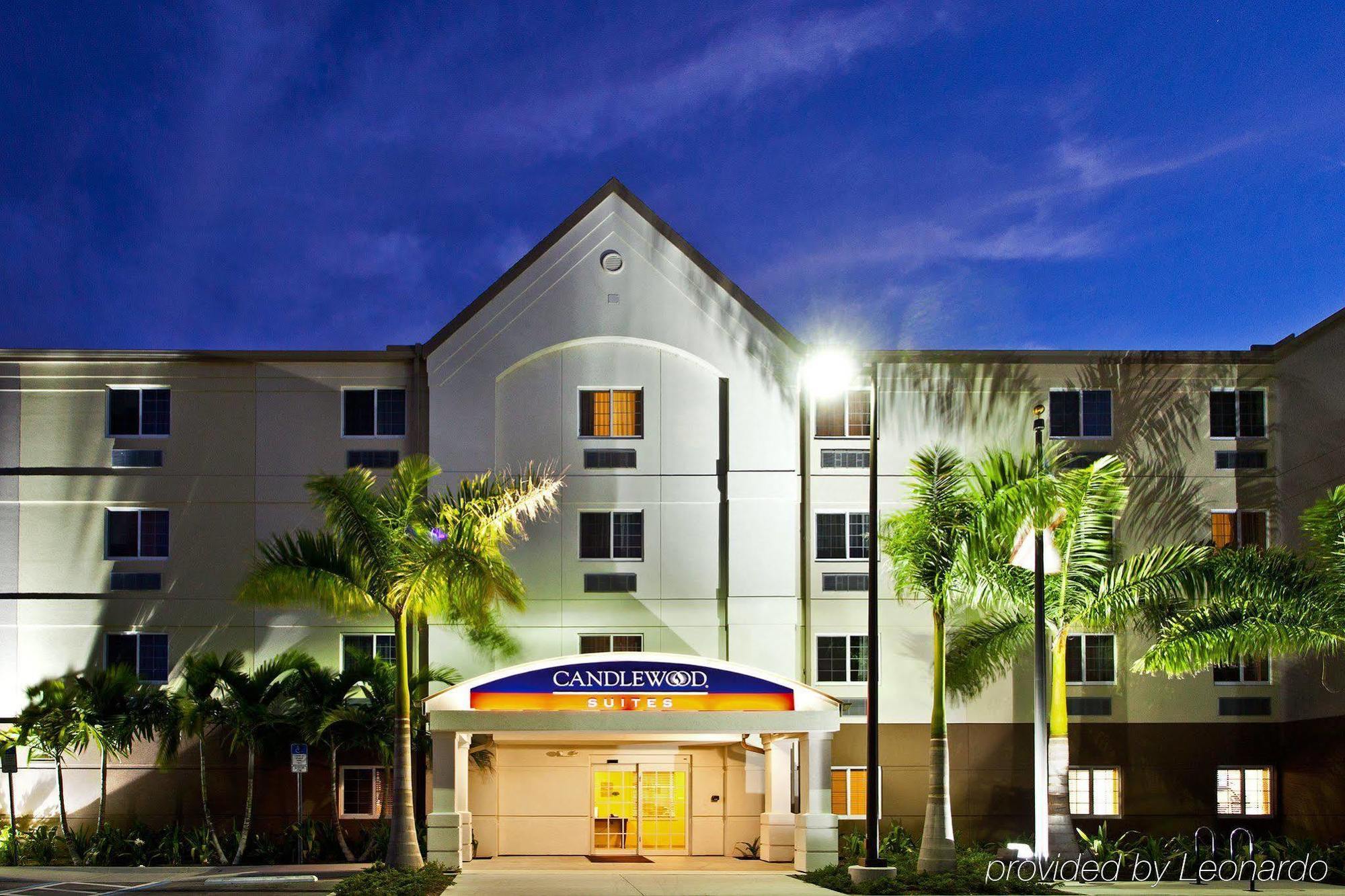 Candlewood Suites Fort Myers/Sanibel Gateway By Ihg Eksteriør billede